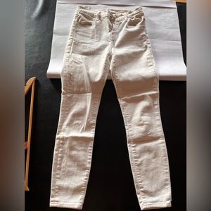 White skinny jeans